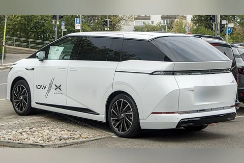 XPeng X9